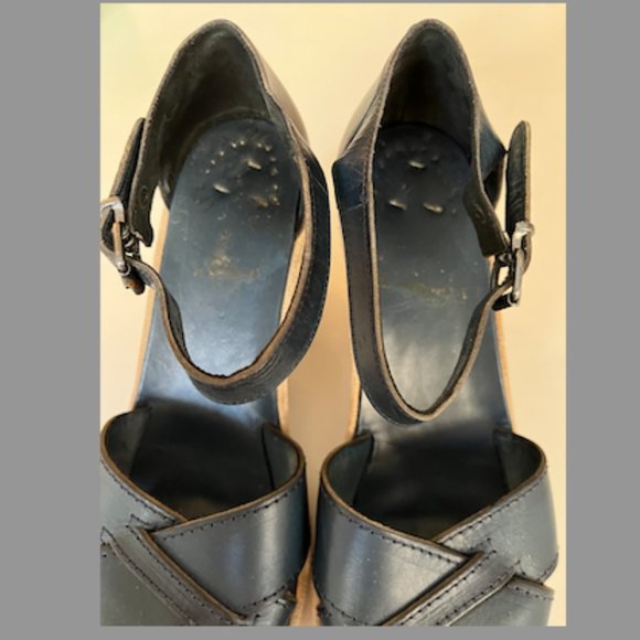 Elemand Tan Wedge Sandals - Picture 6 of 8